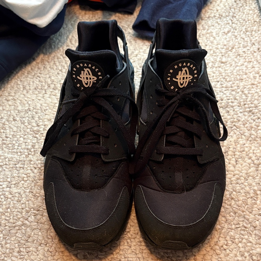 Nike Men's Black Huarache Sneakers